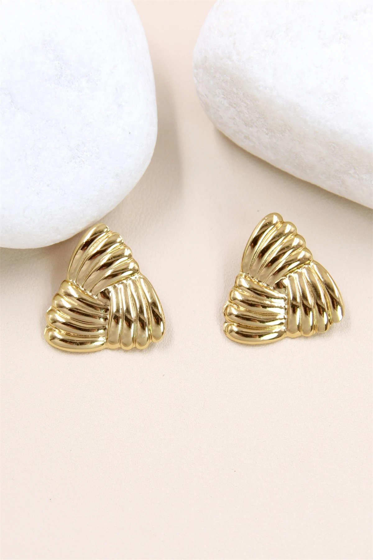 boucles-d-oreilles-geometriques-en-acier-inoxydable-elegance-moderne_dore_67268e39f03fd