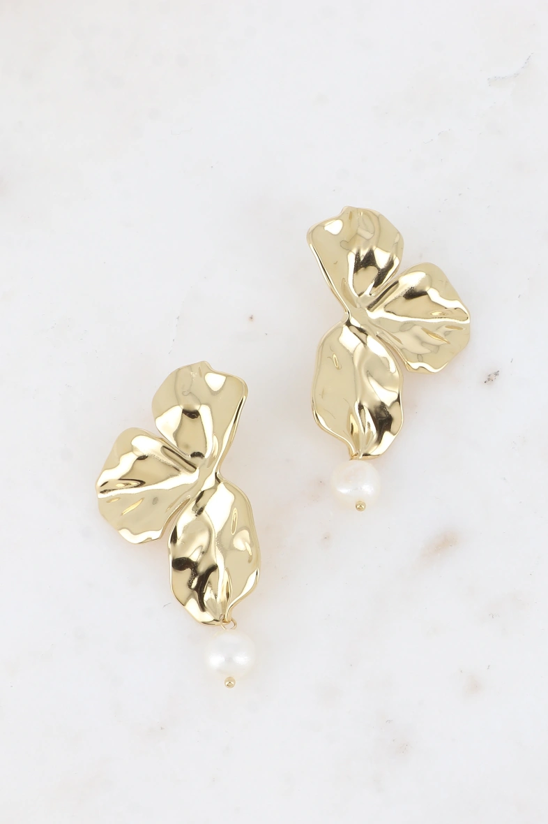 boucles-pendantes-effet-petales-et-perles-d-eau-douce_or_66f0c976afa98