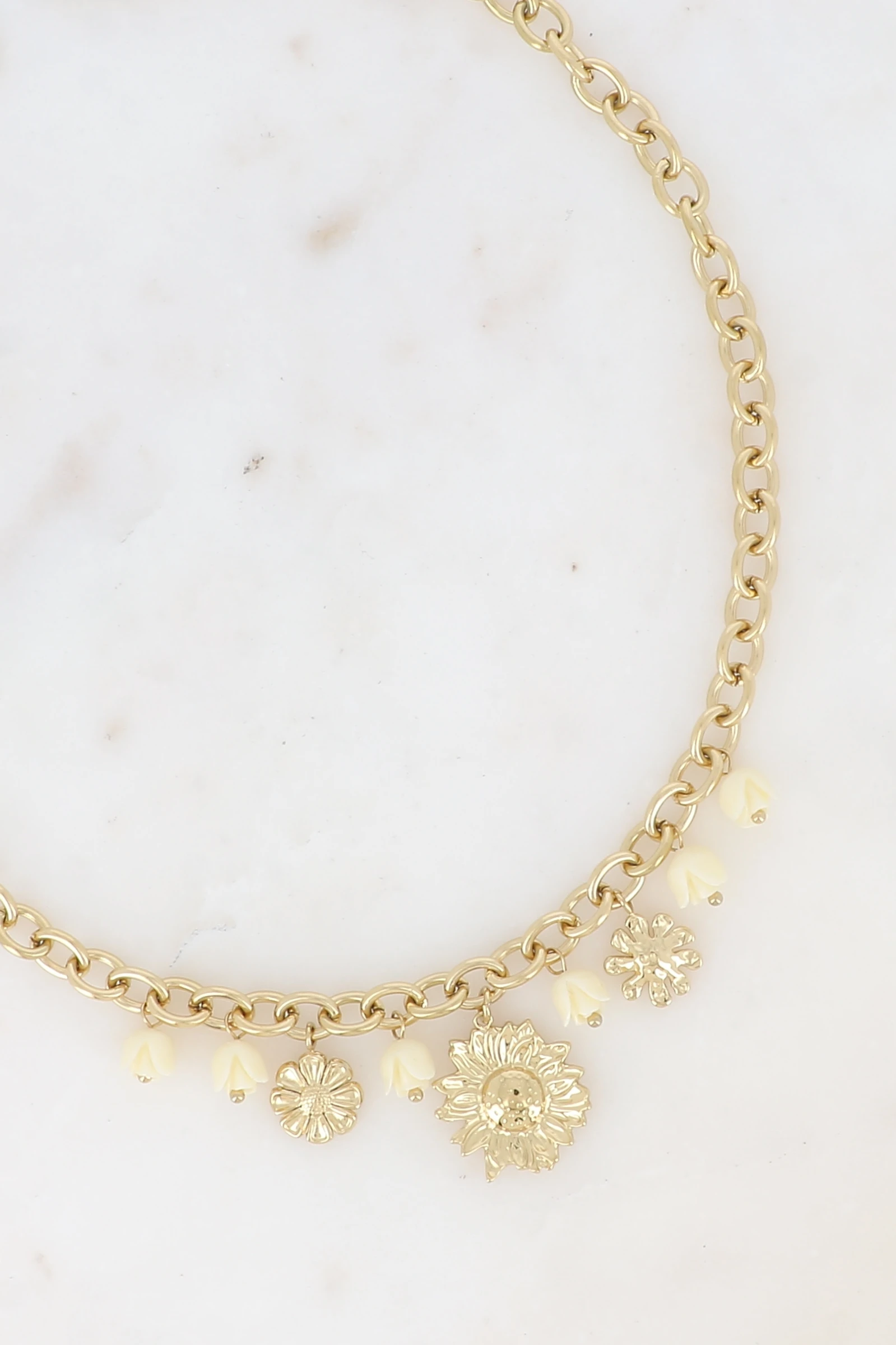 collier-breloques-de-roses-florales-en-acetate_vanille_67a4e308910ac